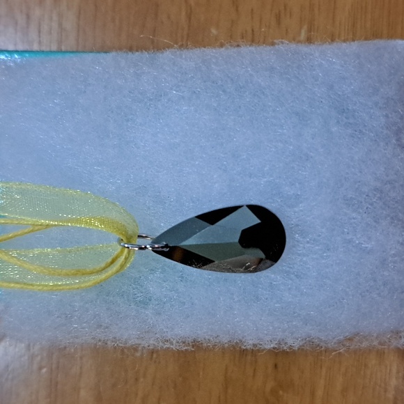 Campfire Green Crystal Marquise Necklace - Picture 6 of 6